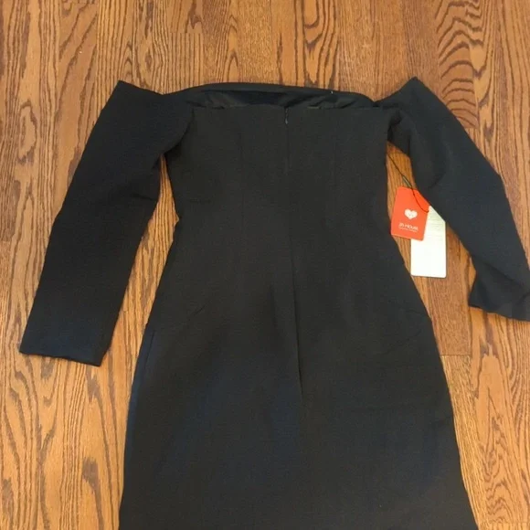 JJs House Black Off-Shoulder Long Sleeve Fishtail Gown NWT Sz 6 - Picture 7 of 10